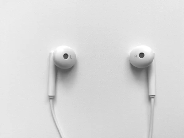 Headphone Mendengarkan Musik Kiri Dan Kanan — Stok Foto