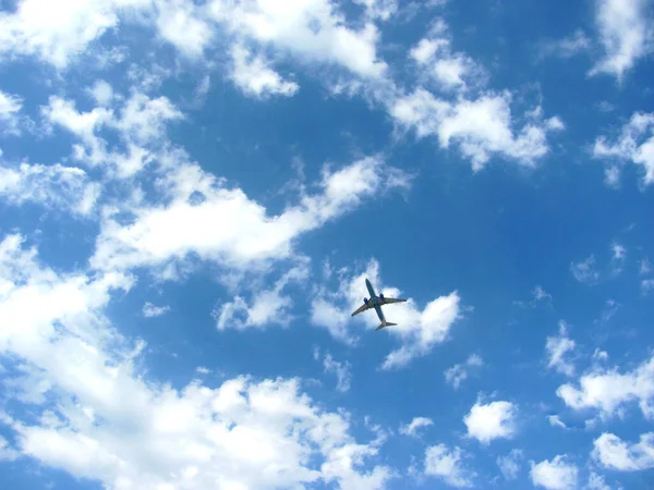 Gökyüzü Manzaralı Uçak — Stok fotoğraf