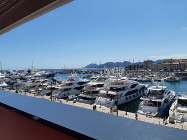 Kıyıdan deniz manzarası