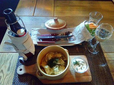 Öğle ve akşam yemeği. Ev yapımı yemek.