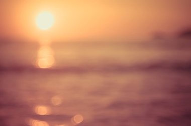 Sunset beach bokeh güneş ışık dalga arka plan ile bulanıklık. 