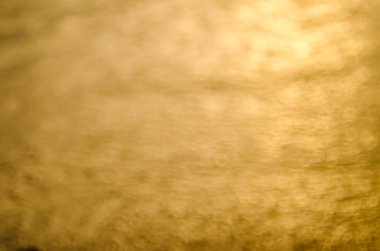 Tropikal günbatımı plaj ile bokeh güneş ışık dalga arka plan bulanıklık.