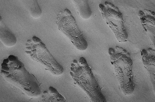 Close up of many footprints on sand beach texture background. — Stock Photo, Image