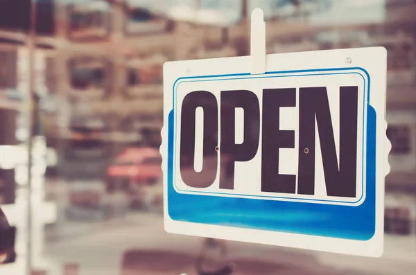 Open sign broad through the glass of door in cafe. — Stock Photo, Image