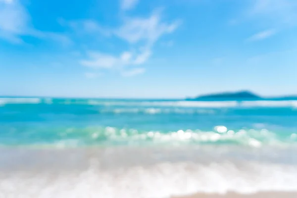 Blur tropical beach with bokeh sun light wave abstract background. — Stock Photo, Image