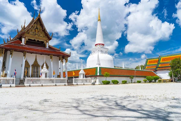 Wat Phra Mahathat Woramahawihan, el templo principal en la provincia de Nakhon Si Thammara —  Fotos de Stock