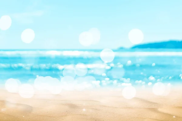 Tropikal plaj ile bokeh güneş ışık dalga arka plan bulanıklık.