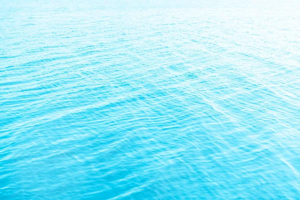 Kopie prostoru povrchové modré vody abstraktní pozadí. — Stock fotografie