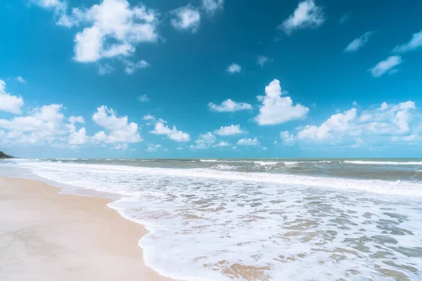 Prachtig Tropisch Strand Met Blauwe Lucht Witte Wolken Abstracte Textuur — Stockfoto