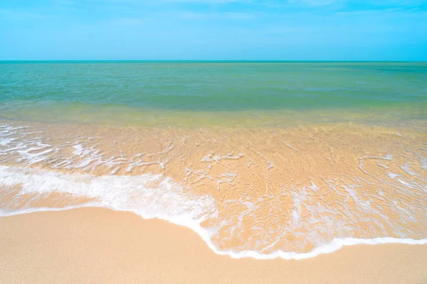 Prachtig Tropisch Strand Met Blauwe Lucht Witte Wolken Abstracte Textuur — Stockfoto