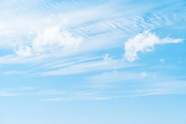 Céu Azul Nuvens Brancas Fundo Abstrato Copiar Espaço Natureza Ambiente — Fotografia de Stock
