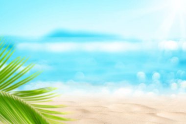 Bulanık, yeşil palmiye yaprağı tropikal plajda, Bokeh güneş ışığı dalgası soyut arka planda. Yaz tatili ve iş seyahati konseptini kopyala. Klasik ton filtre efekti renk biçimi
