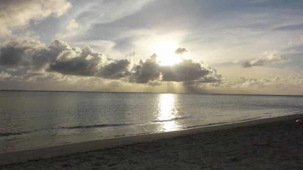 Der Wunderbare Sonnenuntergang Über Dem Meer Auf Der Tropischen Insel — Stockfoto