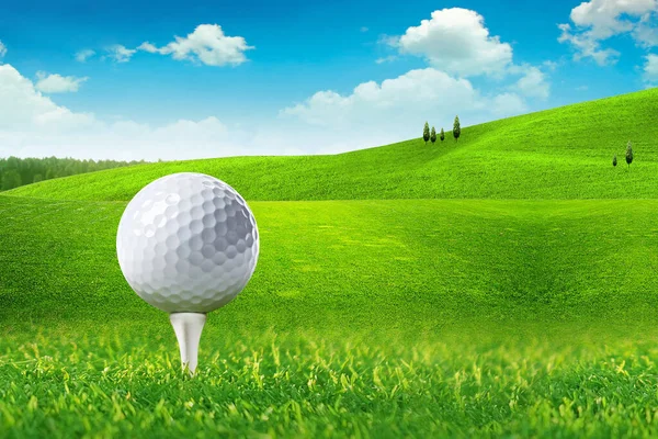 Közelkép Golf Labda Tee Golfpályán — Stock Fotó