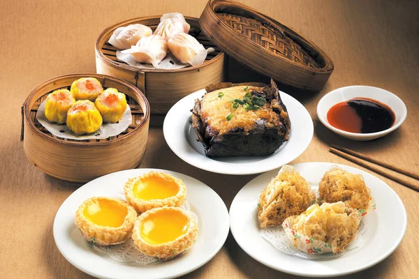 Assorted Asian Food Dim Sum Bamboo Steamer Plate — Stock Photo, Image
