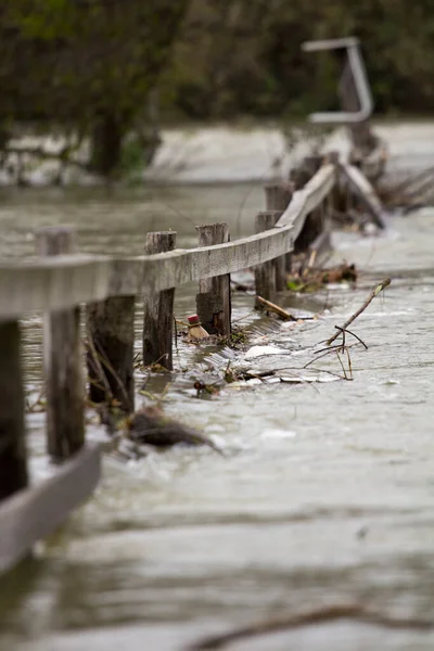 Inondation Rivière Sur Clôture Bois — Photo