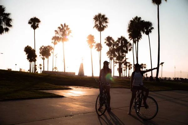 Venedig Beach Biker Flickor — Stockfoto