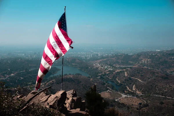 Hollywood Tepelerinde Amerikan Bayrağı