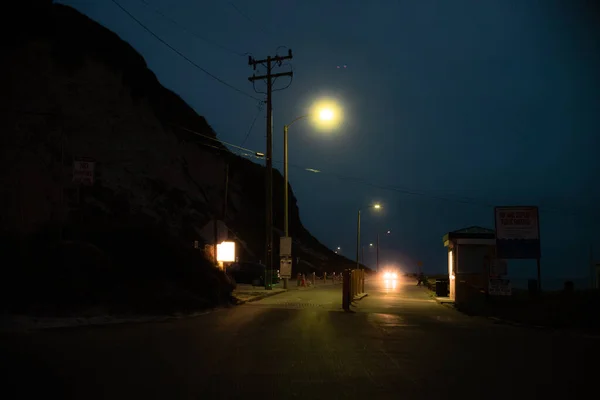 Малибу Роуд Ночью Автомобилем — стоковое фото