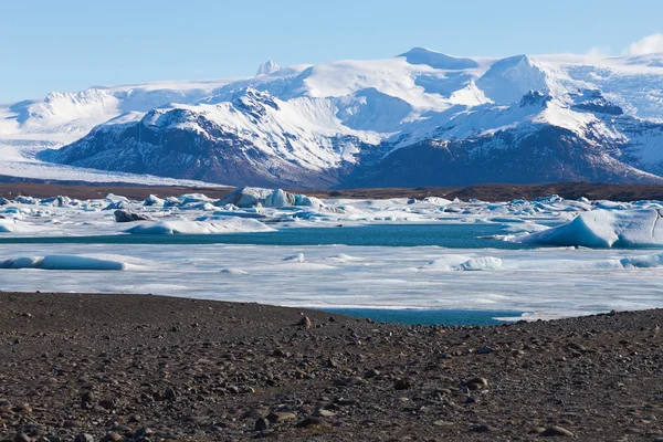 Laguna de Jokulsarlon, vista natural del paisaje invernal de la laguna glaciar icelándica —  Fotos de Stock