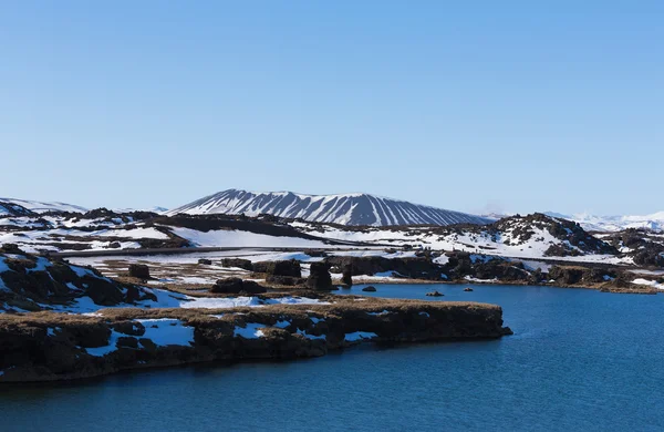 Islandwinterlandschaft über dem Vulkan Myvatn — Stockfoto