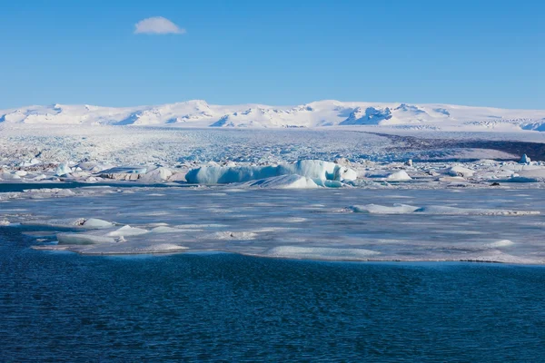 Islands naturliga vinterlandskap, Jakulsarlon lagoon — Stockfoto