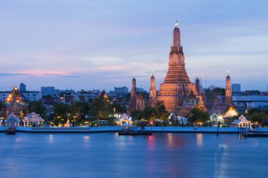 Arun tapınak Nehri ön alacakaranlıkta