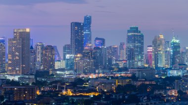 Alacakaranlık şehir ofis binası