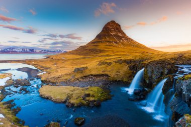 Kirkjufell volkan Dağları şelaleler geç kış