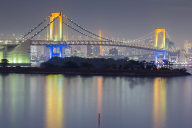 Gökkuşağı Köprüsü üzerinde Tokyo Körfezi