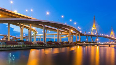 Bhummiphol asma köprü watergate üzerinde