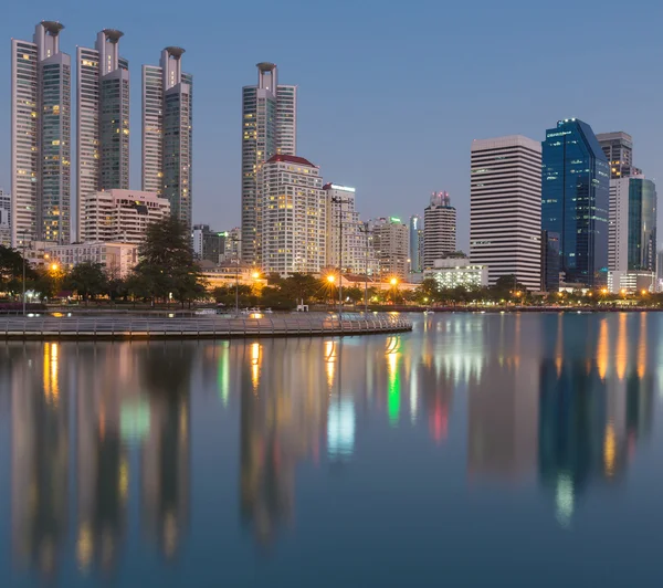 Twilight sky, city  office building and water reflection, Bangkok Thailand — Stock Photo, Image