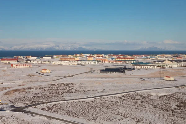 Kış manzara manzarası içinde küçük bir köy