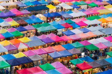 Birden çok hafta sonu Pazar çatı üst