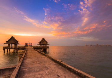 Yol okyanus manzarası için önde gelen yürüyüş 