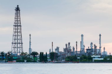 Rafineri ön Nehri
