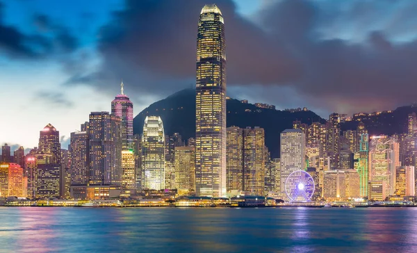 Φώτα τη νύχτα πάνω από την κεντρική επιχειρηματική περιοχή του Χονγκ Κονγκ — Φωτογραφία Αρχείου