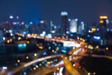 Soyut bulanık ışıklar şehir yol kavşak gece görünümü