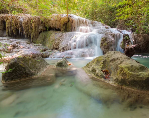 Floresta profunda cachoeiras naturais — Fotografia de Stock