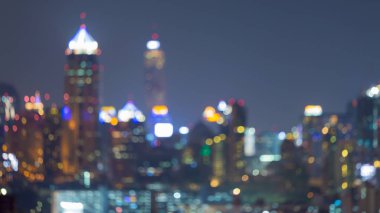 Gece ışıklar şehri şehir merkezinde, Bina arka plan bulanık