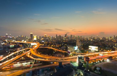 Bulanık ışıklar karayolu ile şehir şehir deyimleri