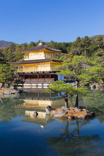 Kinkakuji tempel genaamd The Golden Pavilion), de zen boeddhistische tempel in Kyoto, Japan — Stockfoto