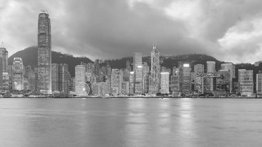 Siyah ve beyaz, Hong Kong şehir merkezi iş alanı Victoria Körfezi üzerinden