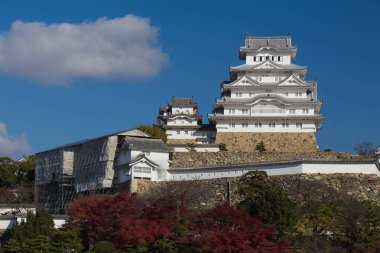 Himeji Kalesi Himeji mavi gökyüzü arka plan ile