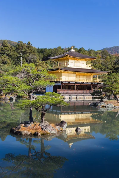 Gouden paviljoen op kinkakuji tempel — Stockfoto