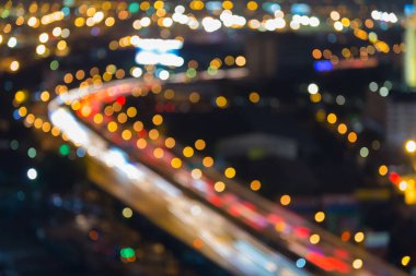 Bulanık ışıklar gece görünümü, kavisli şehir Otoban