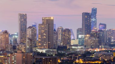 Bangkok şehir ofis binası gece ışık