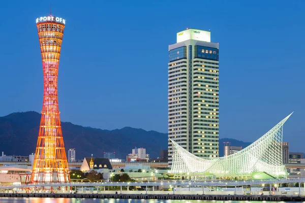 Torre do porto de Kobe no crepúsculo — Fotografia de Stock