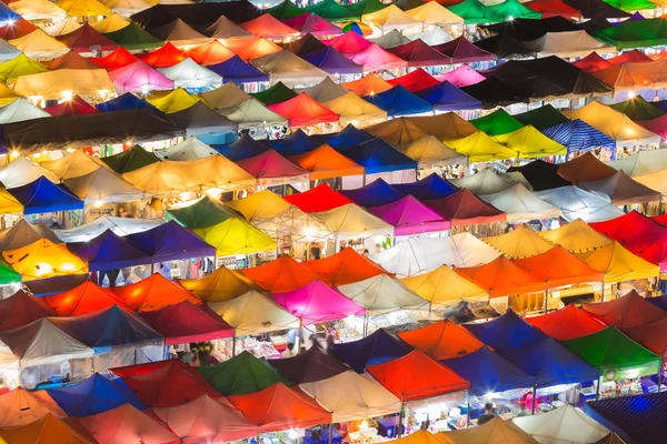 Belleza del mercado nocturno de múltiples colores — Foto de Stock