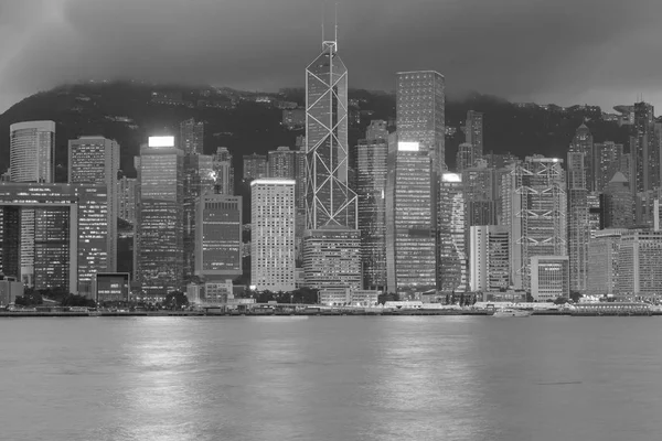 Χονγκ Κονγκ επιχειρηματική πόλη κτίριο μπροστά στη θάλασσα — Φωτογραφία Αρχείου